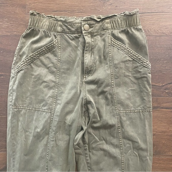 Old Navy HR soft Utility arboret green ruffle waist pants size small - Picture 2 of 6